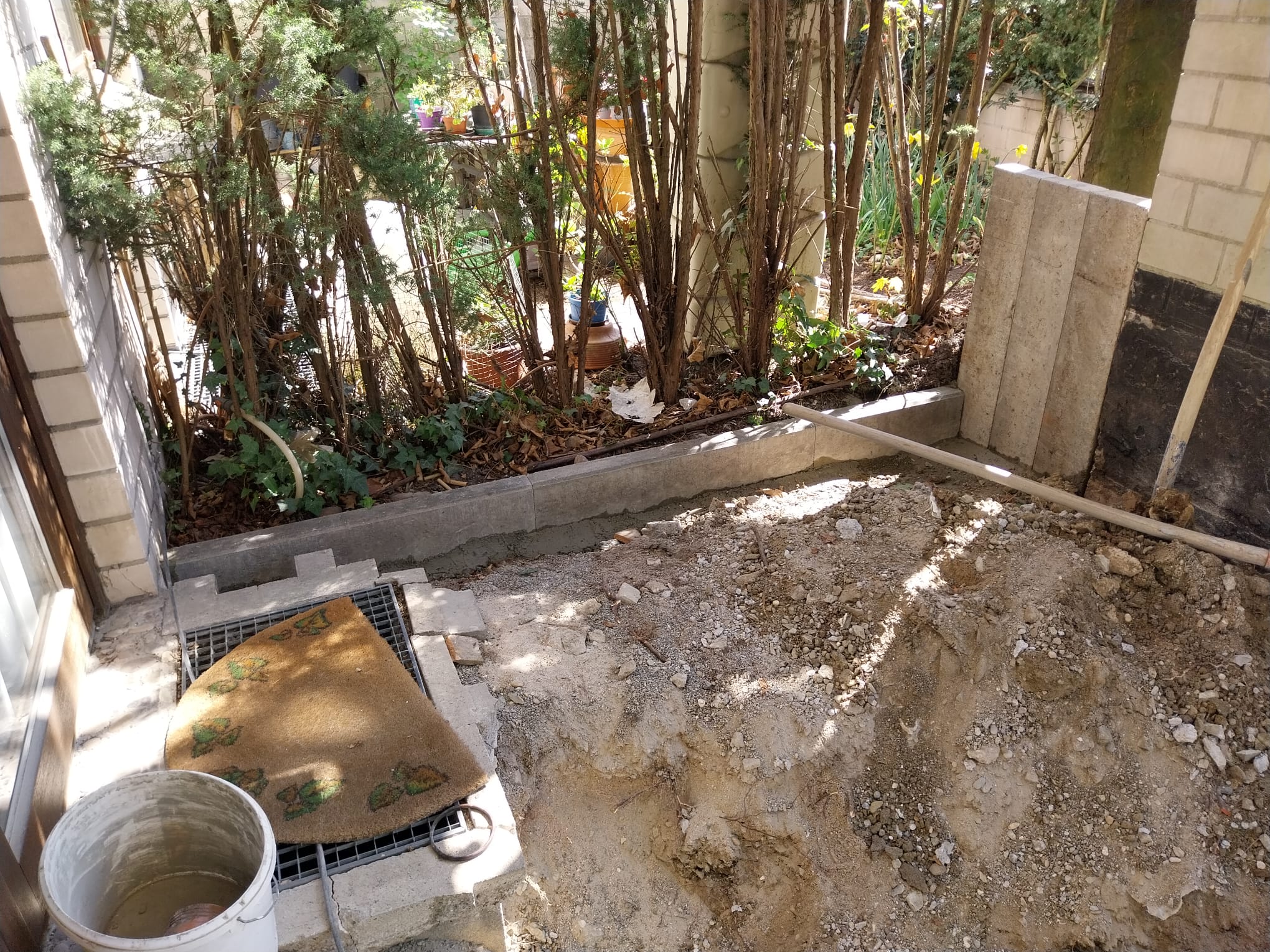 Außenanlage und Einfahrtsbereich Gestaltung in Korntal