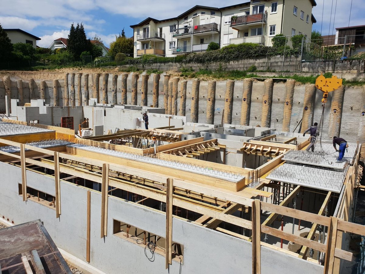 Baustelle mit Schalung und Kran – Bauausführung CT Bautechnik